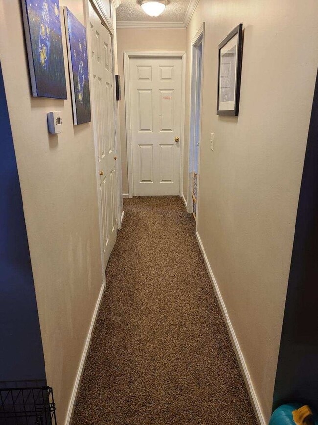 Building Photo - 3 Bedroom Plain Local Ranch