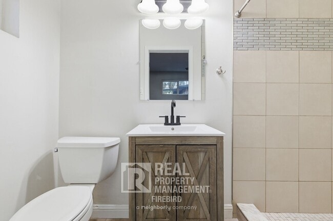 Building Photo - 1901 N 48th Pl