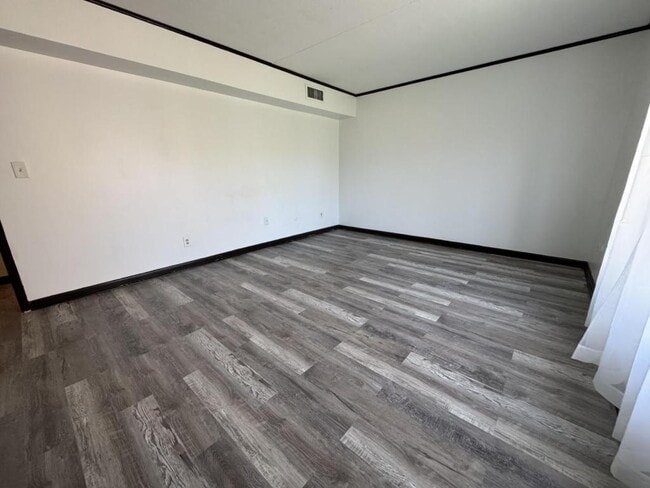Building Photo - 1632 Forest Green Dr