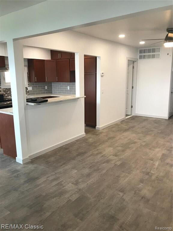 Building Photo - 381 E Shore Dr