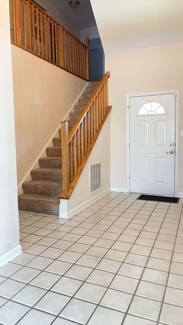 Building Photo - Nice Three-bedroom Two Car Garage corner lot