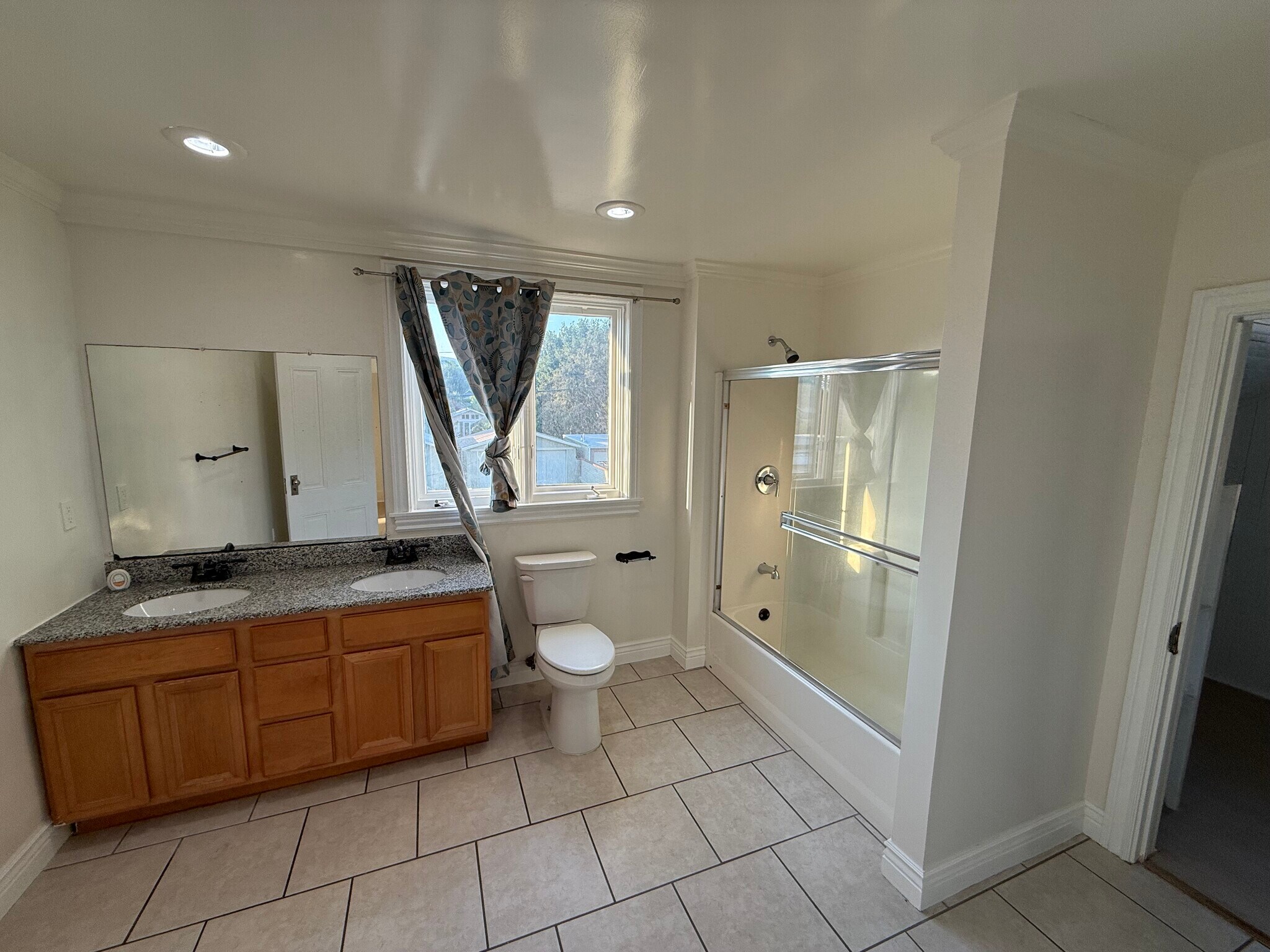 Building Photo - 563 San Francisco Ave