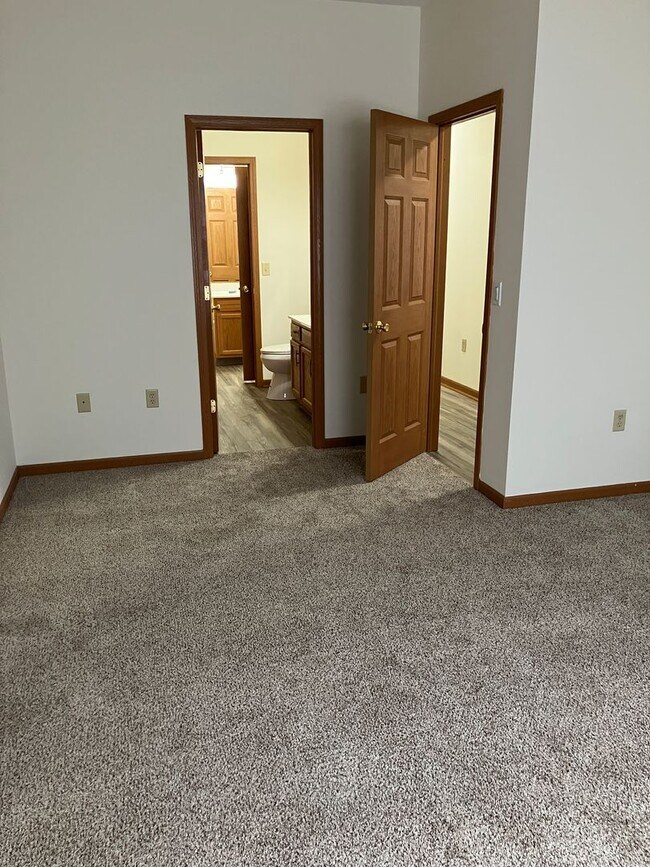 Building Photo - Modern & Spacious 3-Bedroom Ranch Condo – ...