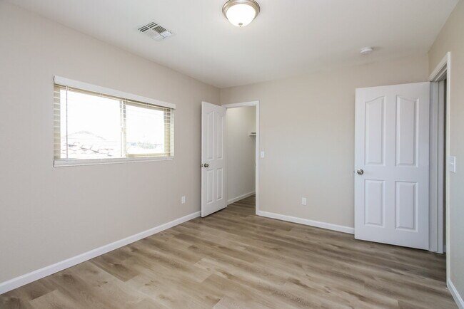 Building Photo - 3453 S Chaparral Rd