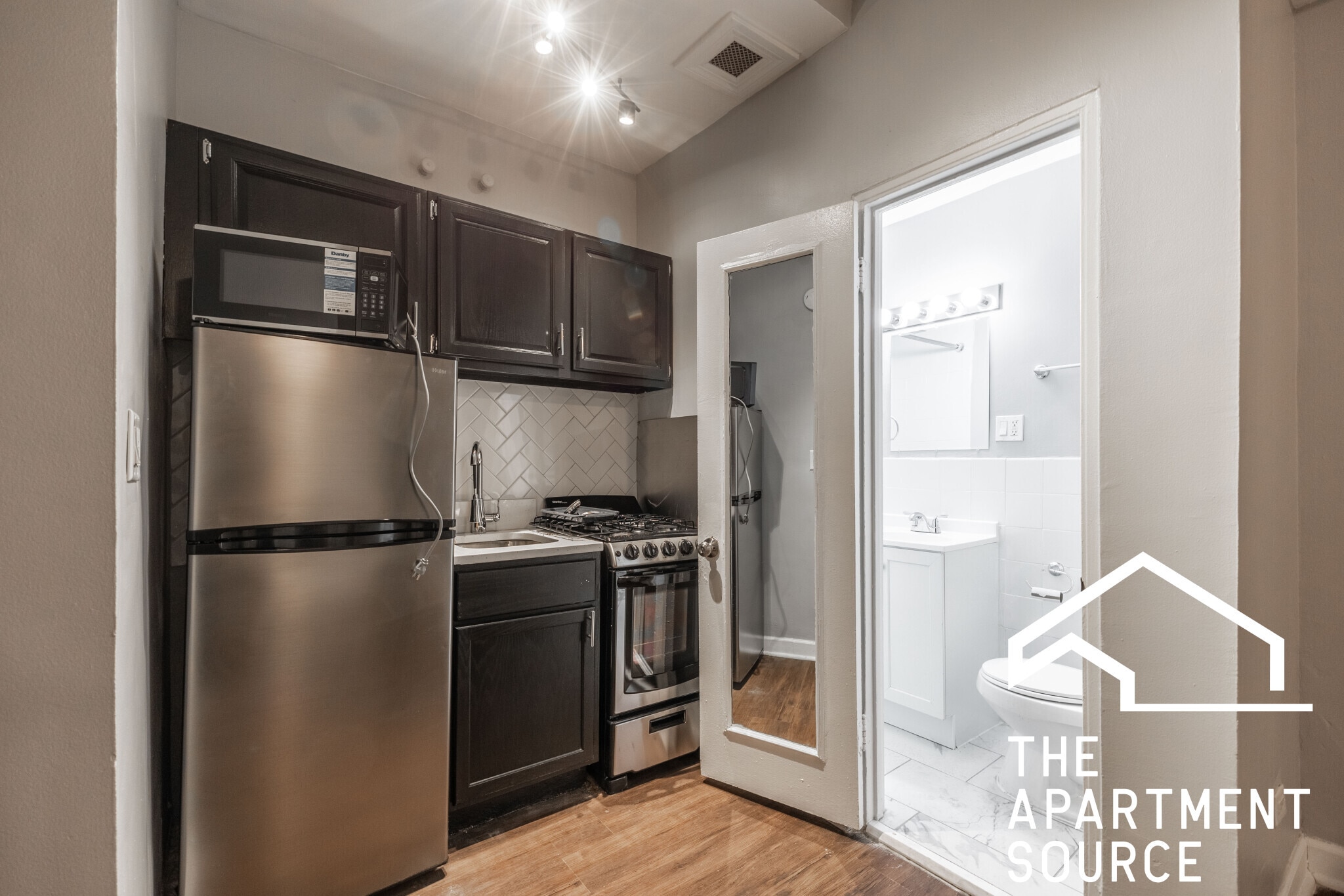 Building Photo - 1200 N La Salle Dr