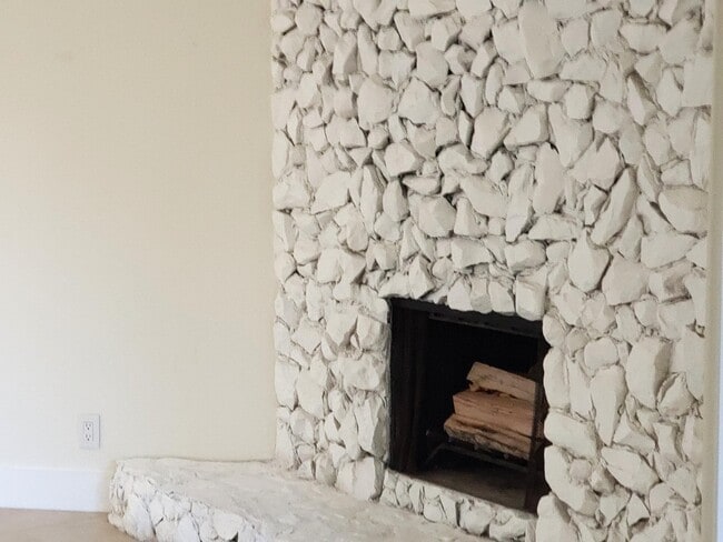 Building Photo - 541 NE 47th St