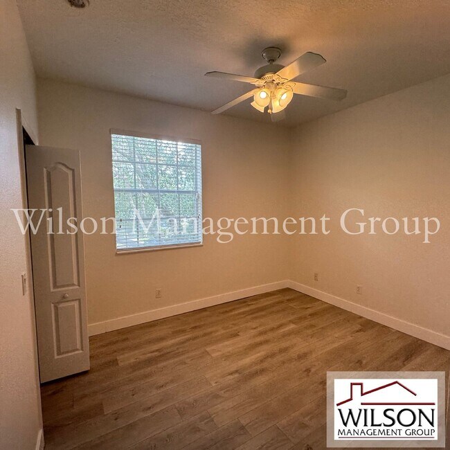 Building Photo - 10328 Manderley Way