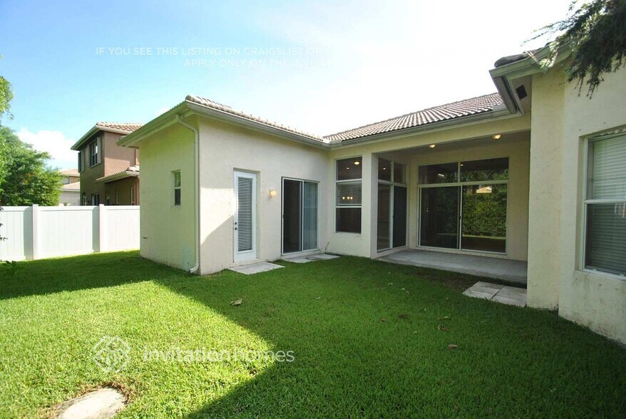 Building Photo - 6880 Houlton Cir