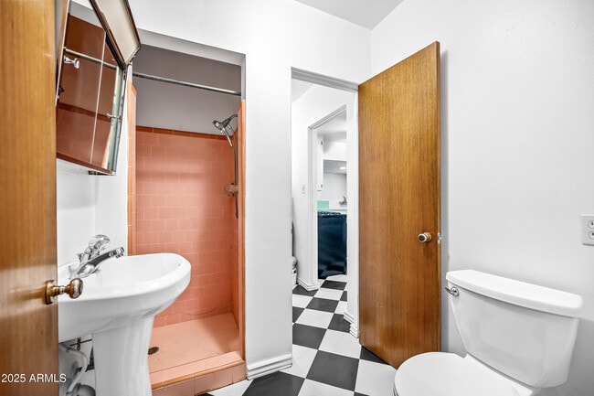 Building Photo - 4039 E Cambridge Ave