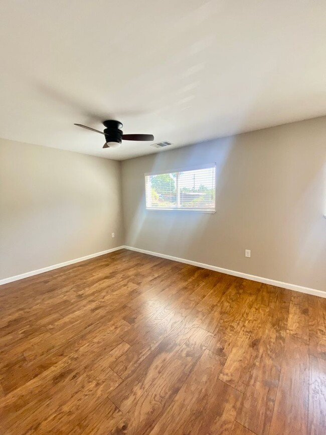 Building Photo - Cute and Cozy Updated 3 bedroom Home