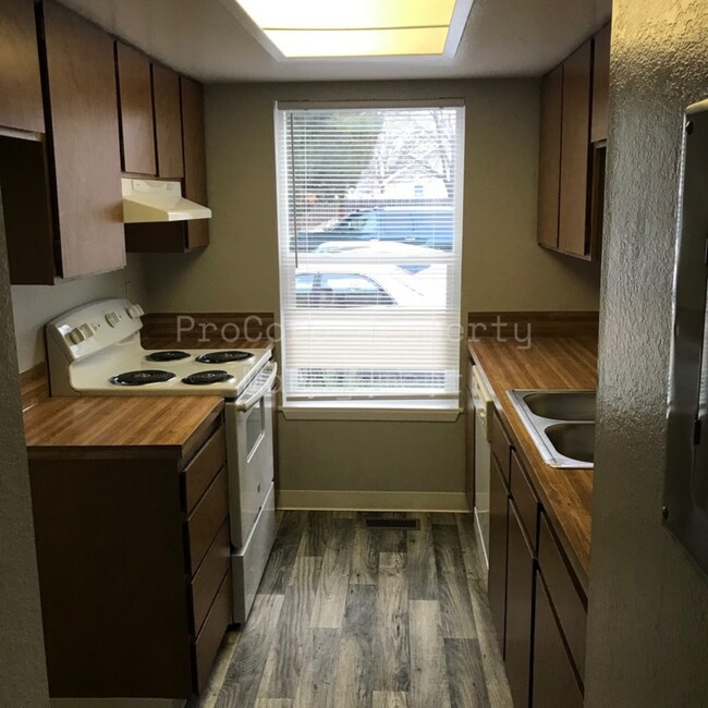 Building Photo - $1300...2Bed 1.5 Bath, Small Fenced in Covered Patio on Back, Storage