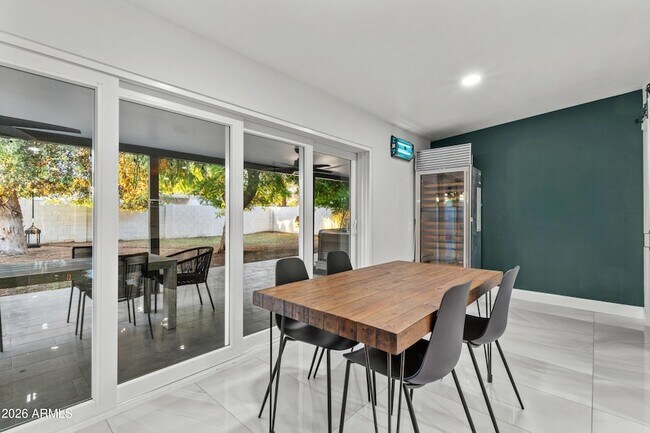 Building Photo - 3938 E Cheery Lynn Rd