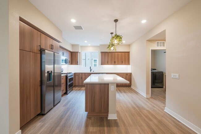 Building Photo - Newer townhome rental located in the gated One Seven Eight community!