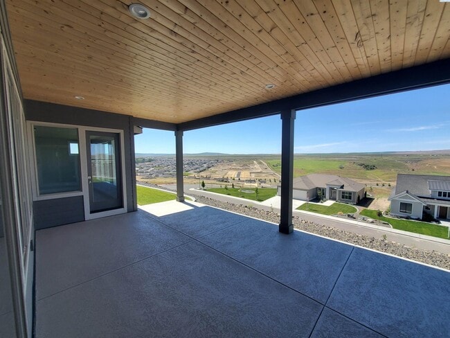Building Photo - FOR RENT SOUTHCLIFFE