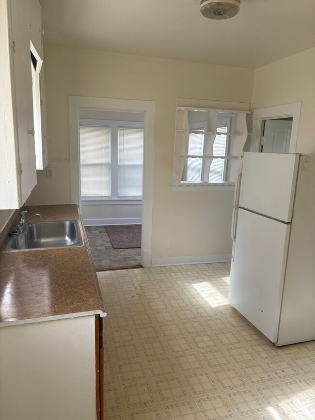 Building Photo - Nice 2 Bedroom