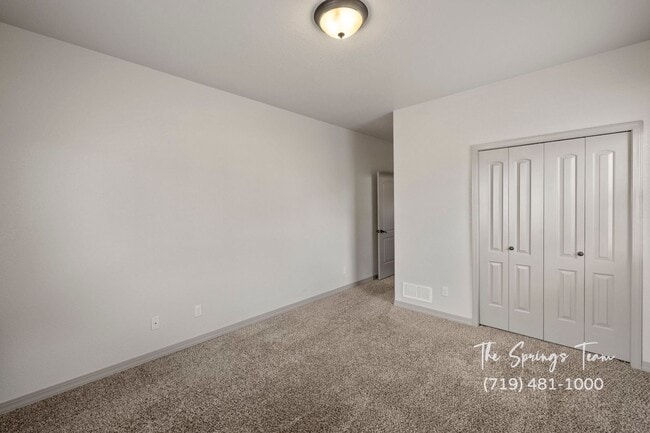 Building Photo - BEAUTIFUL 4BD + OFFICE MAIN-LEVEL LIVING H...