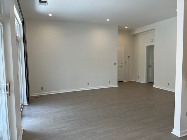 Building Photo - 652 N Santa Cruz Ave