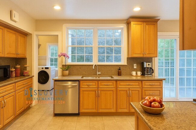 Building Photo - Upper Rockridge 3 Bedroom Home