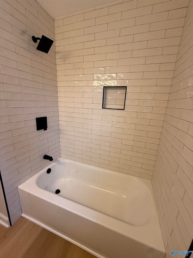 Building Photo - 1002 Parcus Rd SE