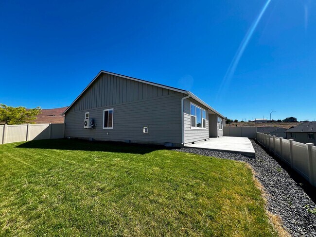 Building Photo - Non-Refundable & Security Deposit Total: $2950.00