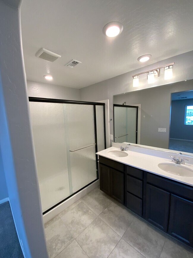 Building Photo - Townhouse in Summerlin North
