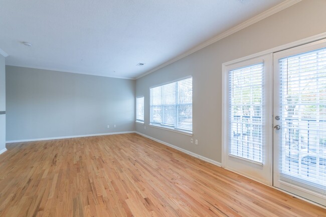 Building Photo - Spacious 2BR/2.5BA condo in the Collier Gr...