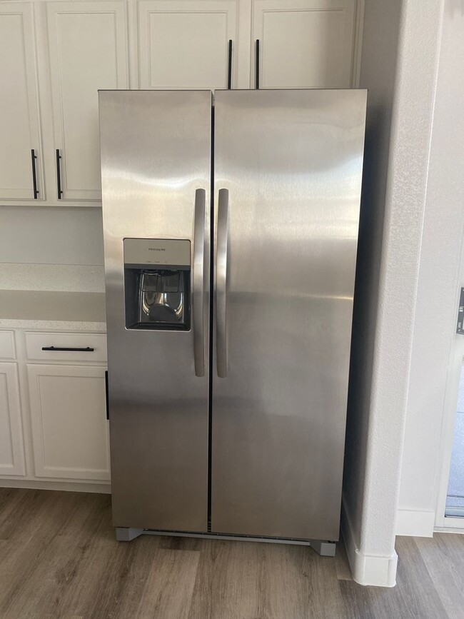 Building Photo - BEAUTIFUL CUSTOM CONDO IN DOWNTOWN SUMMERLIN