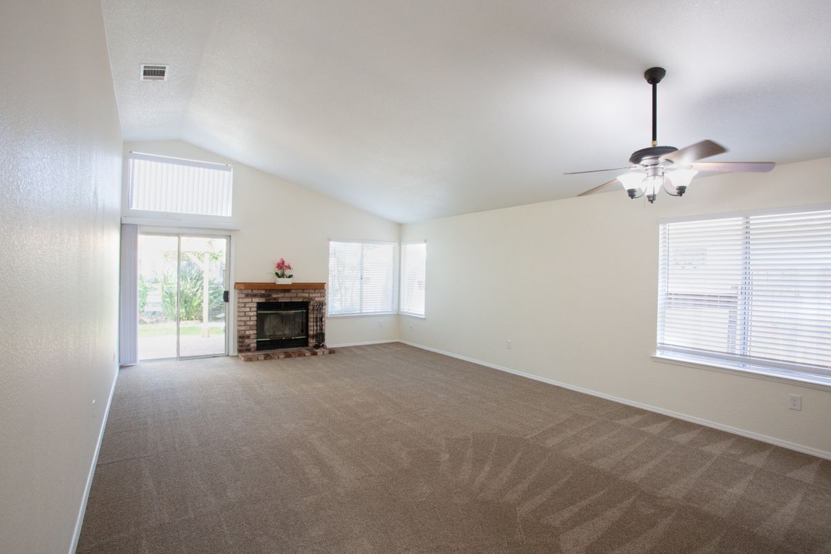 Building Photo - 767 Raven Dr