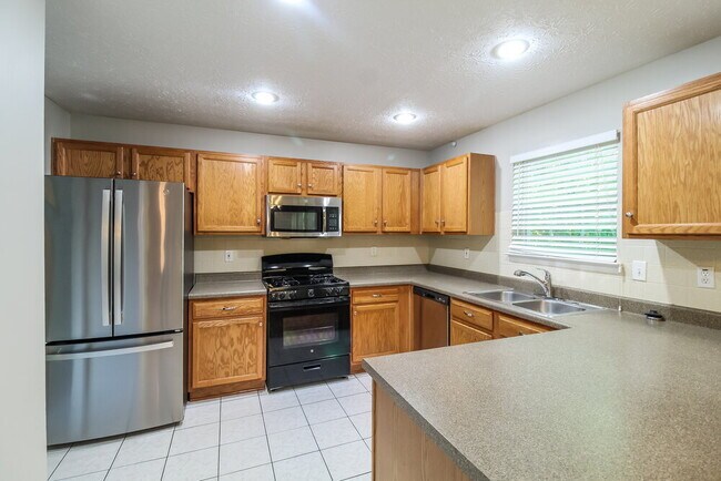 Building Photo - 1120 Eatonton Way