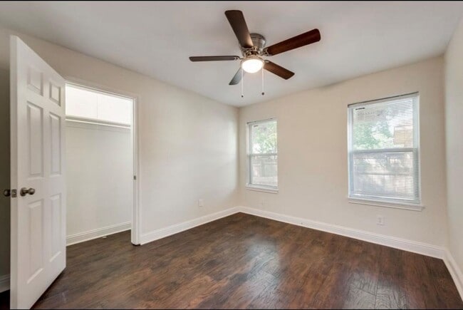 Building Photo - Newly Renovated Duplex in the Heart of Dal...
