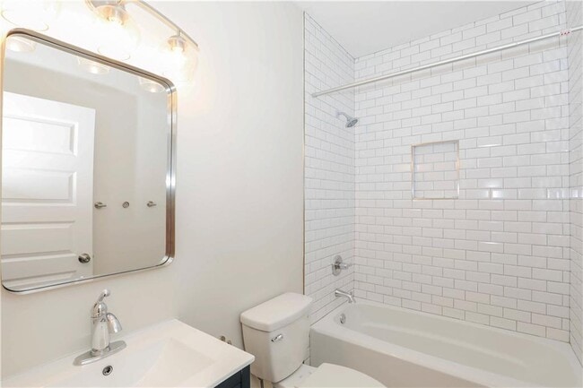 Building Photo - 802 Lowndes Ave SW