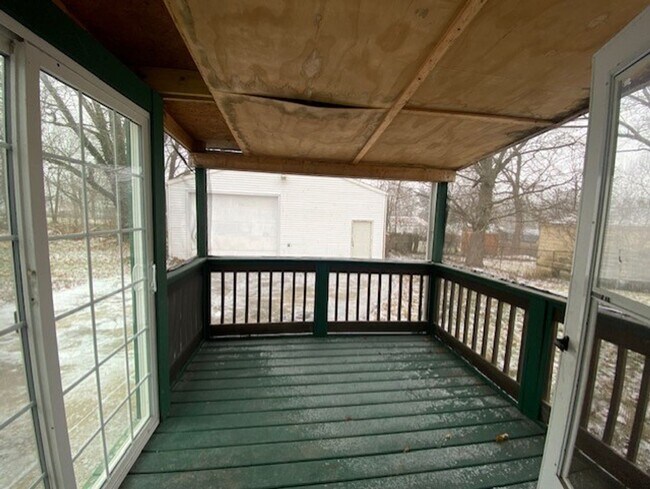 Building Photo - One-Floor 3BR Ranch + Screened Porch + Oversized Garage Space!