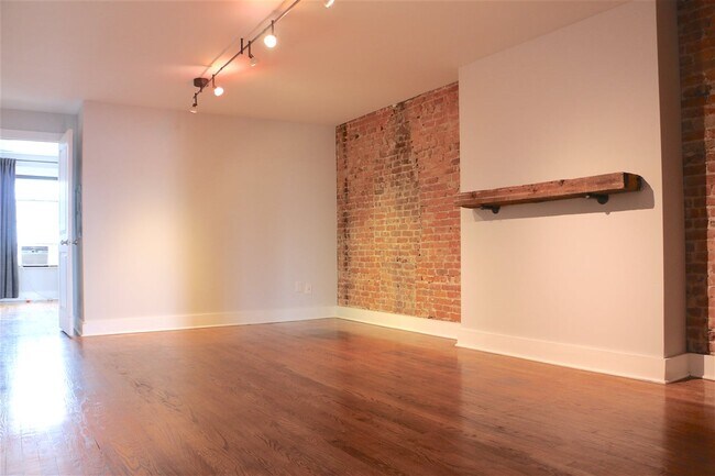 Building Photo - 530 Washington St