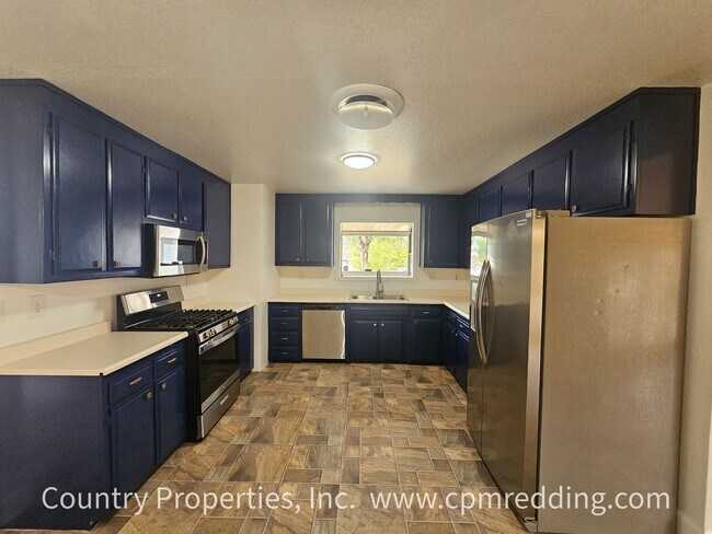 Building Photo - Spacious 3-Bedroom House with Gated Pool in Panorama Heights Coming Available Soon!