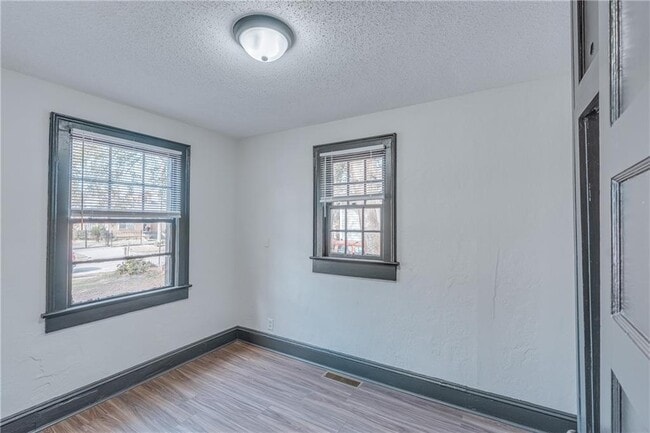 Building Photo - 561 Tuttle Ave