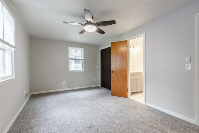 Building Photo - 345 Colebourne Rd