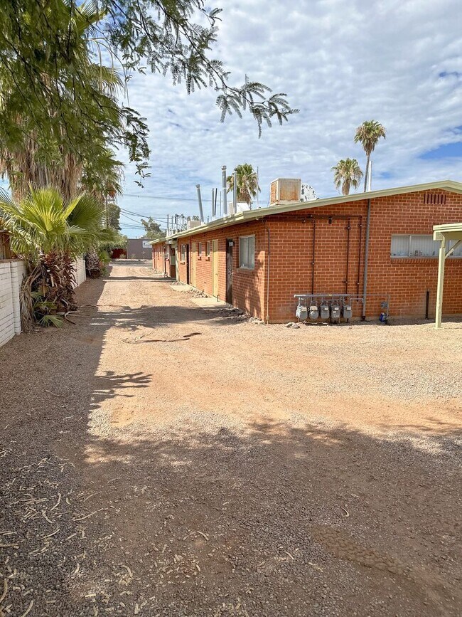 Building Photo - 3719 E Fairmount St