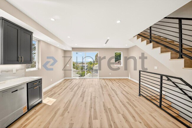 Building Photo - 227 N Burlington Ave