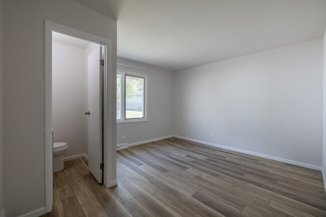Building Photo - 4231 Belle Aire Ln