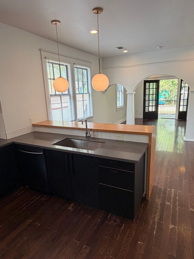 Building Photo - Spacious 2BD/2BA on Poland in Bywater