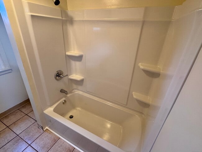 Building Photo - 58 New Litchfield St