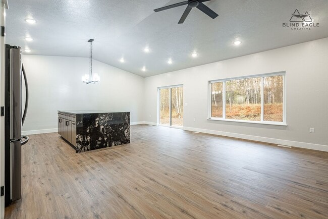 Building Photo - 7472 N Paw St