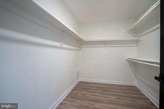 Building Photo - 8261 Tinsley Pl