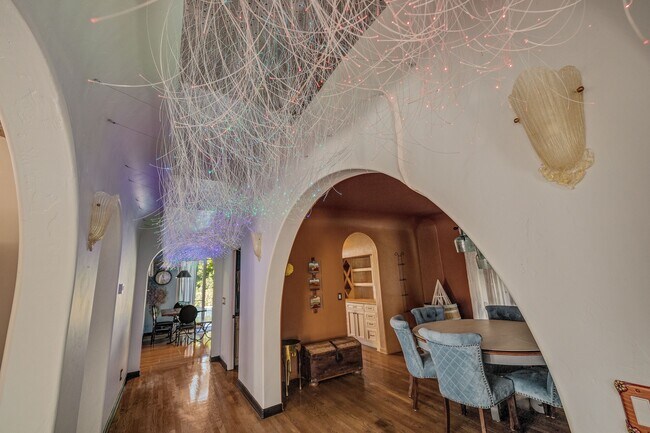 Building Photo - 1809 Palos Verdes Dr W