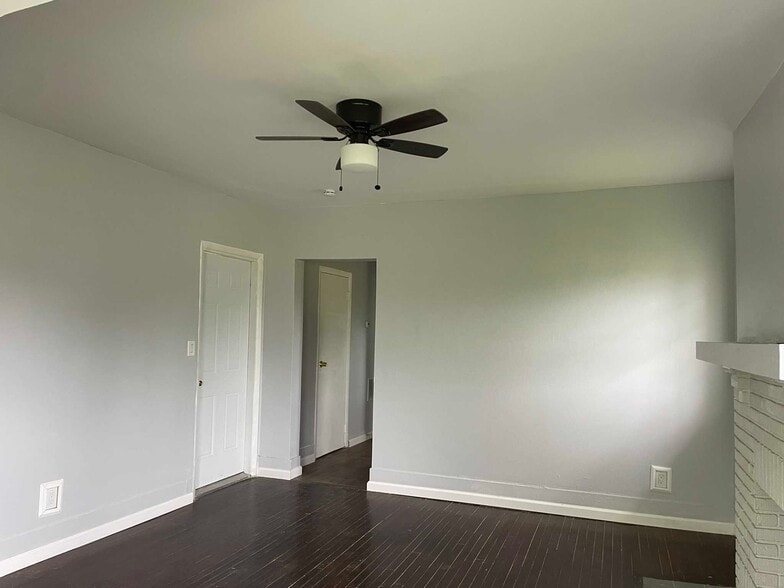 Building Photo - 300 Oxford Ave