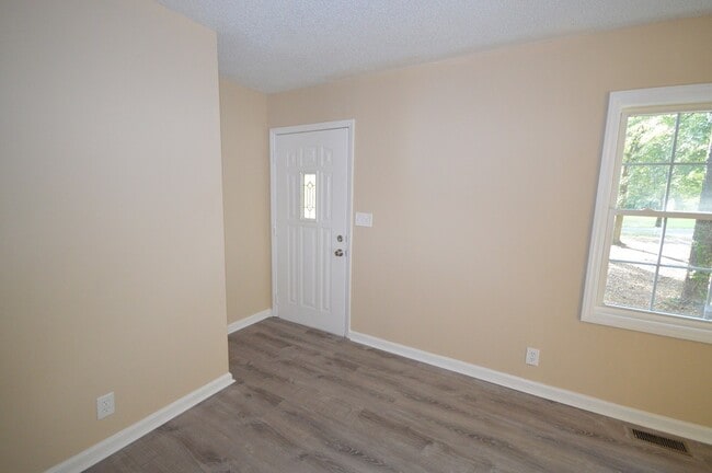 Building Photo - 106 N Bell Haven St