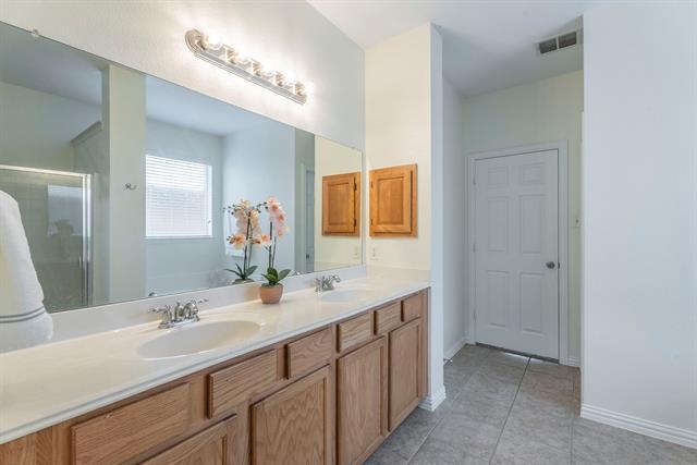 Building Photo - 1404 Kittyhawk Dr