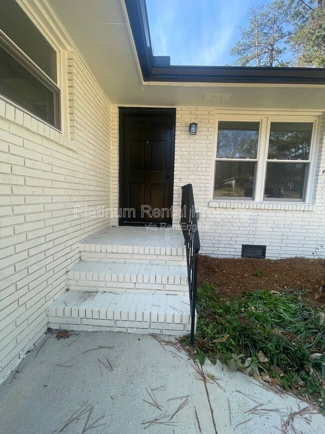 Building Photo - 1245 Shore Dr SW