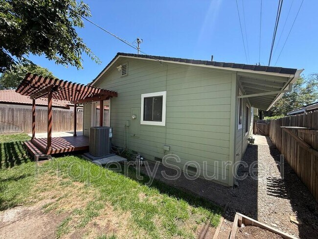 Building Photo - 1251 Middlefield Ave