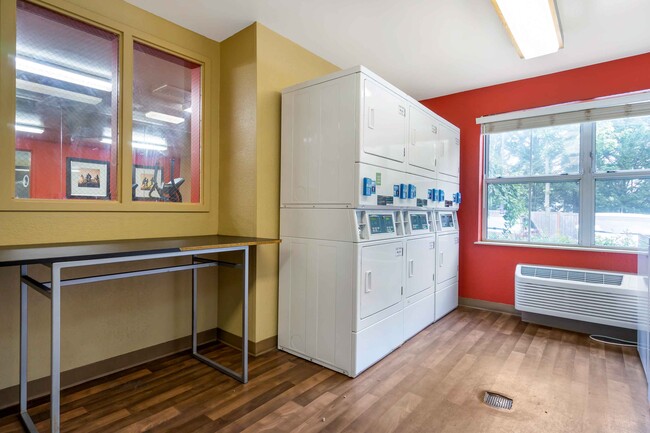 Building Photo - Furnished Studio-Seattle - Everett - Silve...